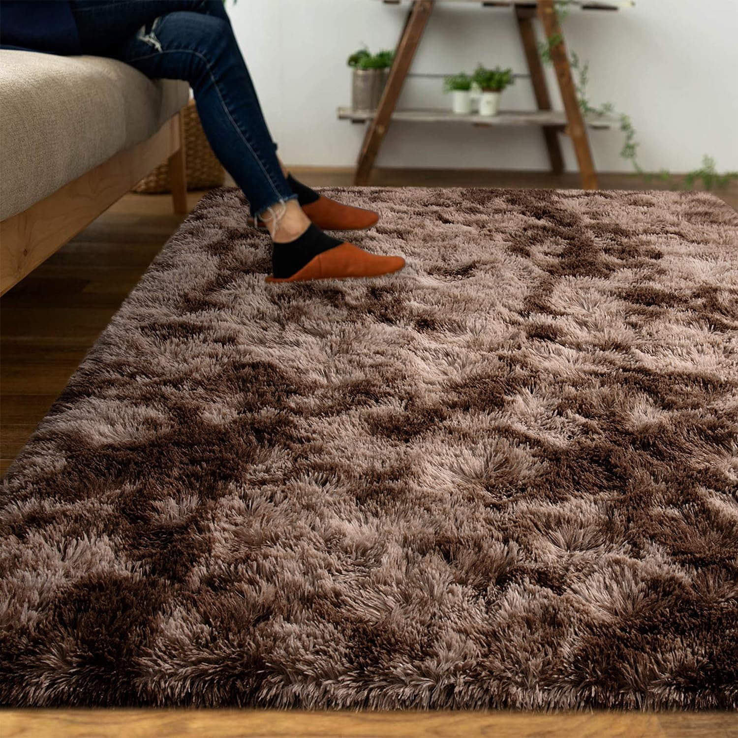 Junovo Luxury Velvet Shag Area Rug Modern Indoor Fluffy Rugs, Extra Comfy and Soft Carpet For Bedroom Living Room Kids Room,6'x9',Coffee