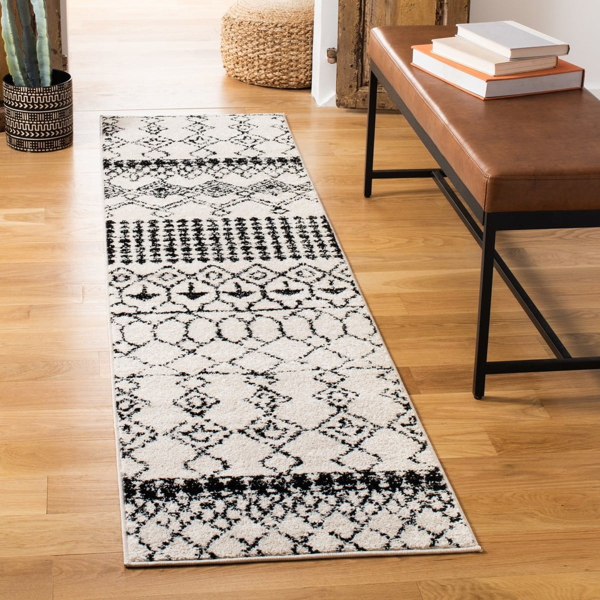 SAFAVIEH Tulum Coriander Moroccan Geometric Runner, 2' x 17', Ivory/Black