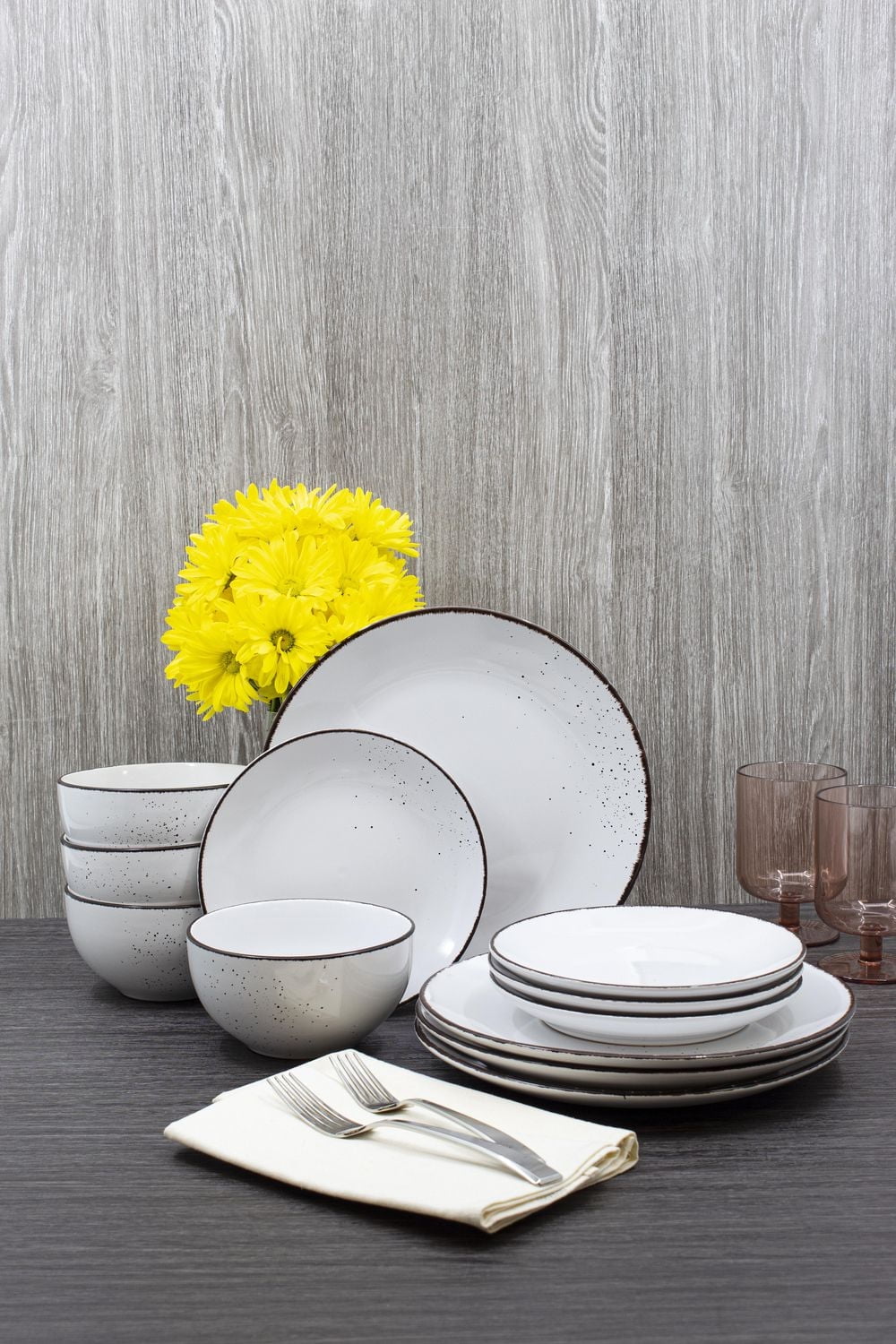 Hometrends 12 piece Gabriel Dinnerware