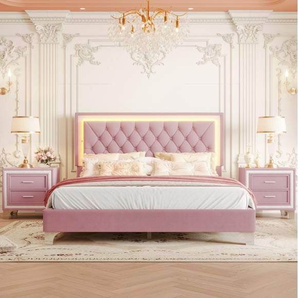 Ensemble de Chambre Grand 3 Pcs - Lit Plateforme Rembourré avec Lumières DEL et 2 Tables de Nuit, Tissu en Velours Rose, Tête de Lit Capitonnée Moderne, Capacité de 700 Lb