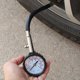 thumbnail image 2 of KAKOWELY Tire Pressure Gauge Para Con Punta Extendida Y Cabezal Giratorio 360 Grados Color Negro, 2 of 8