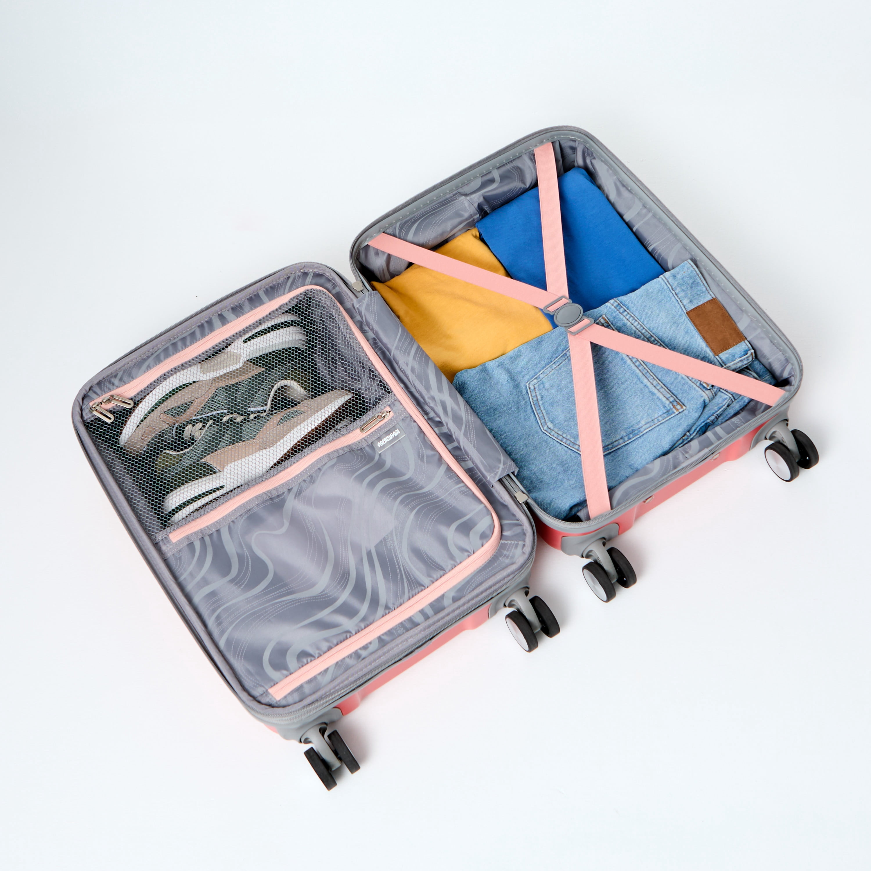 American Tourister Moonlight II 20-Inch Carry On Luggage with Spinner Wheels - Ombre Peach