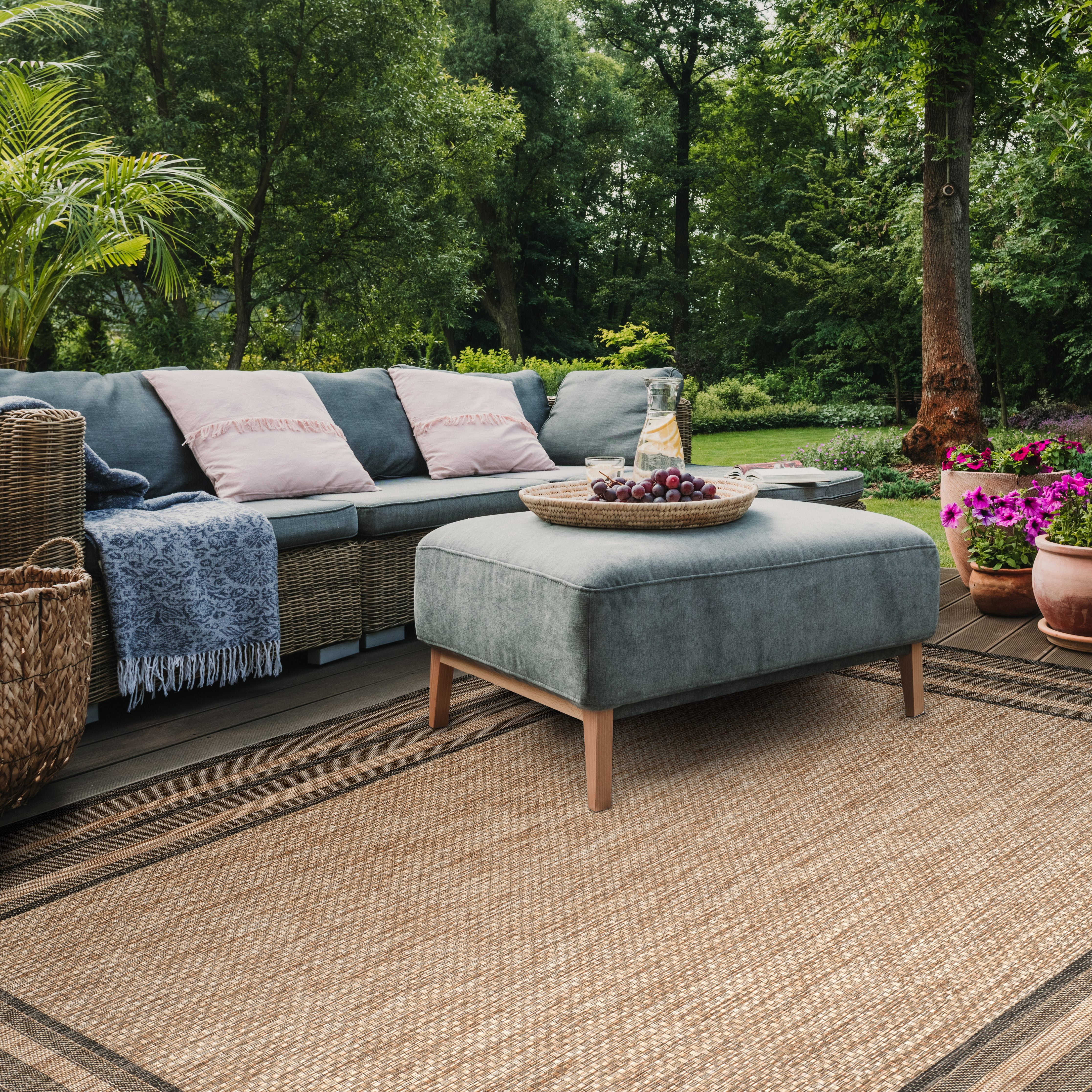 Safavieh Courtyard Ercan Bordered Indoor/Outdoor Area Rug, Natural/Black, 8' x 11'