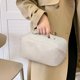 thumbnail image 4 of Bolsa de aseo de baño de PU que graba en relieve la moda de la bolsa de almacenamiento de objetos pequeños para damas y niñas JShteea Cuidado Belleza, 4 of 7