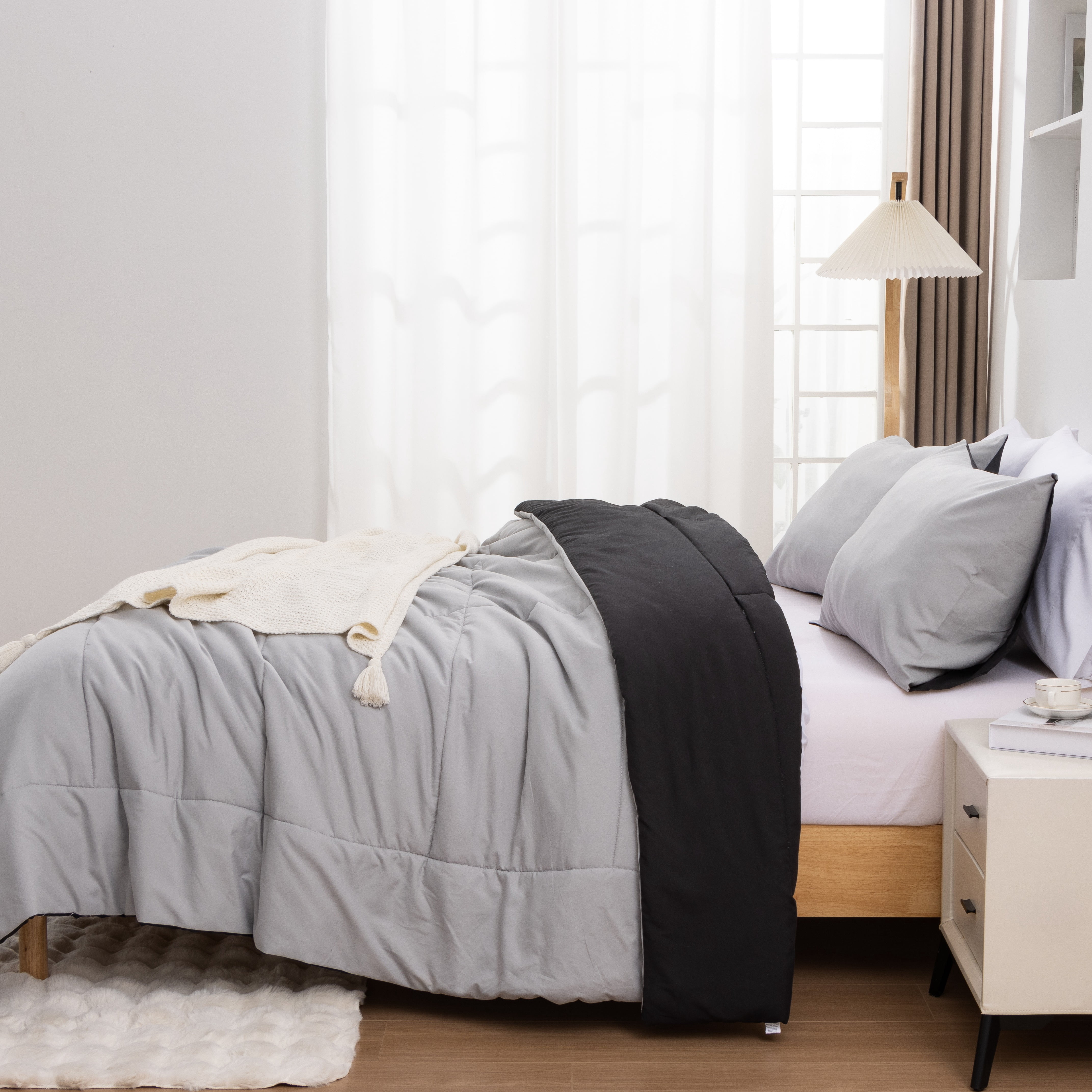 King Comforter Set All Season Reversible Bed Set with 2 Pillow Cases 3 Pieces Bedding Sets Down Alternative Black/Gray Comforters