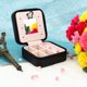 thumbnail image 1 of Caja de almacenamiento de cuero de la PU, funcionalidad elegante del joyero del regalo de la caja portátil del viaje del joyero del regalo Jadeshay A, 1 of 8