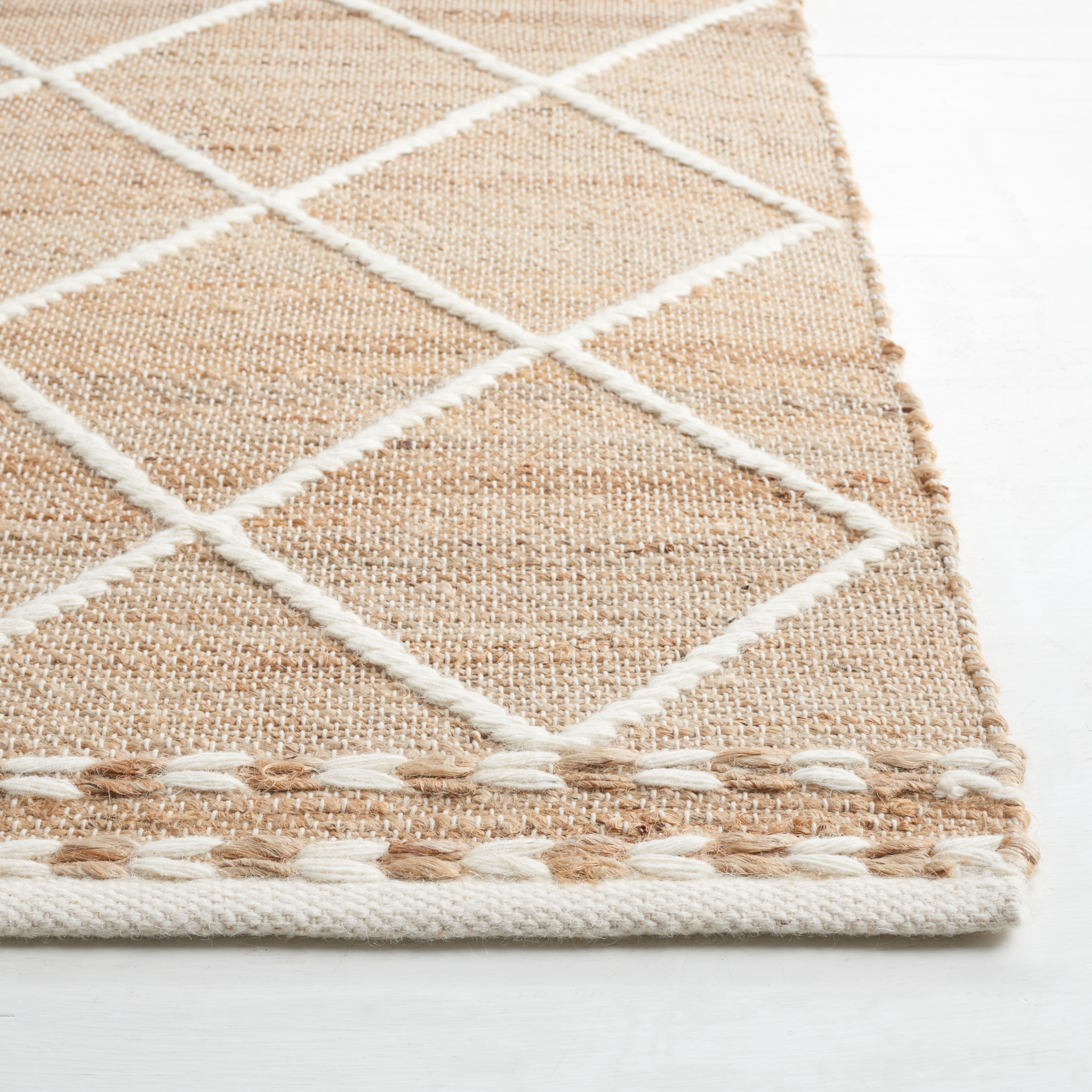 SAFAVIEH Natural Fiber Kimberlyn Geometric Runner Rug, Natural/Ivory, 2'3" x 9'