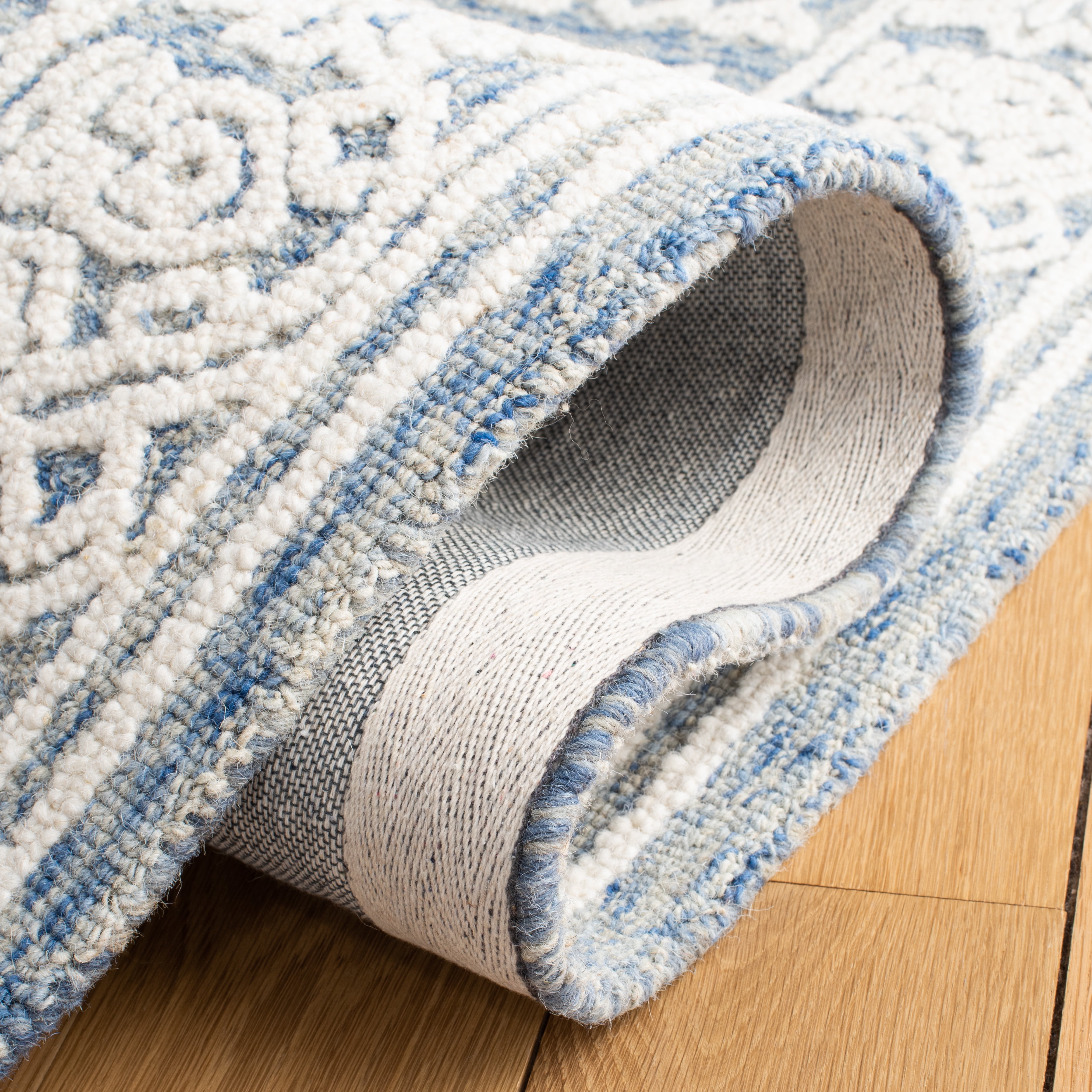 Safavieh Metro Heather Medallion Area Rug, Blue/Ivory, 6' x 6' Round