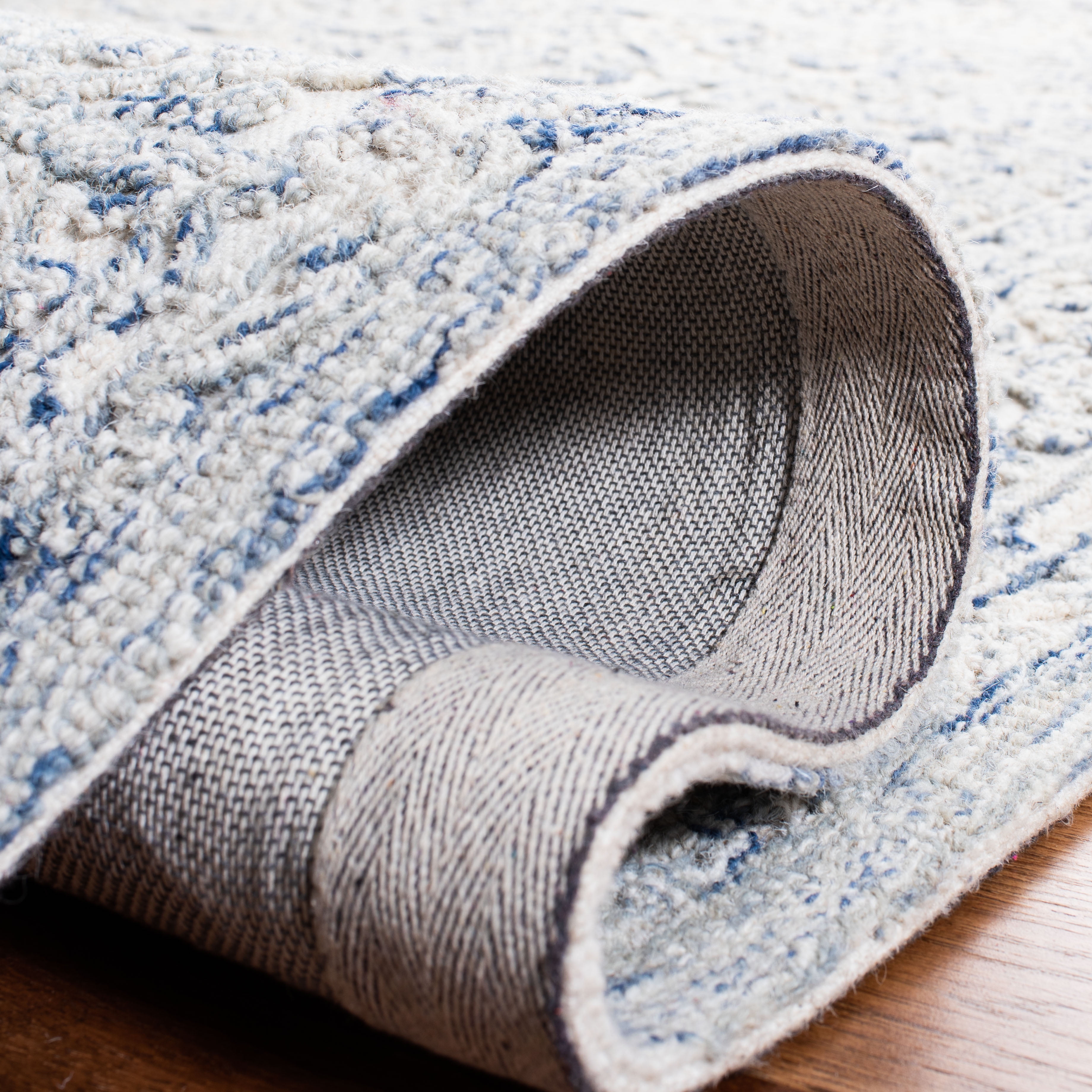 SAFAVIEH Trace Donna Floral Area Rug, Ivory/Blue, 6' x 6' Square