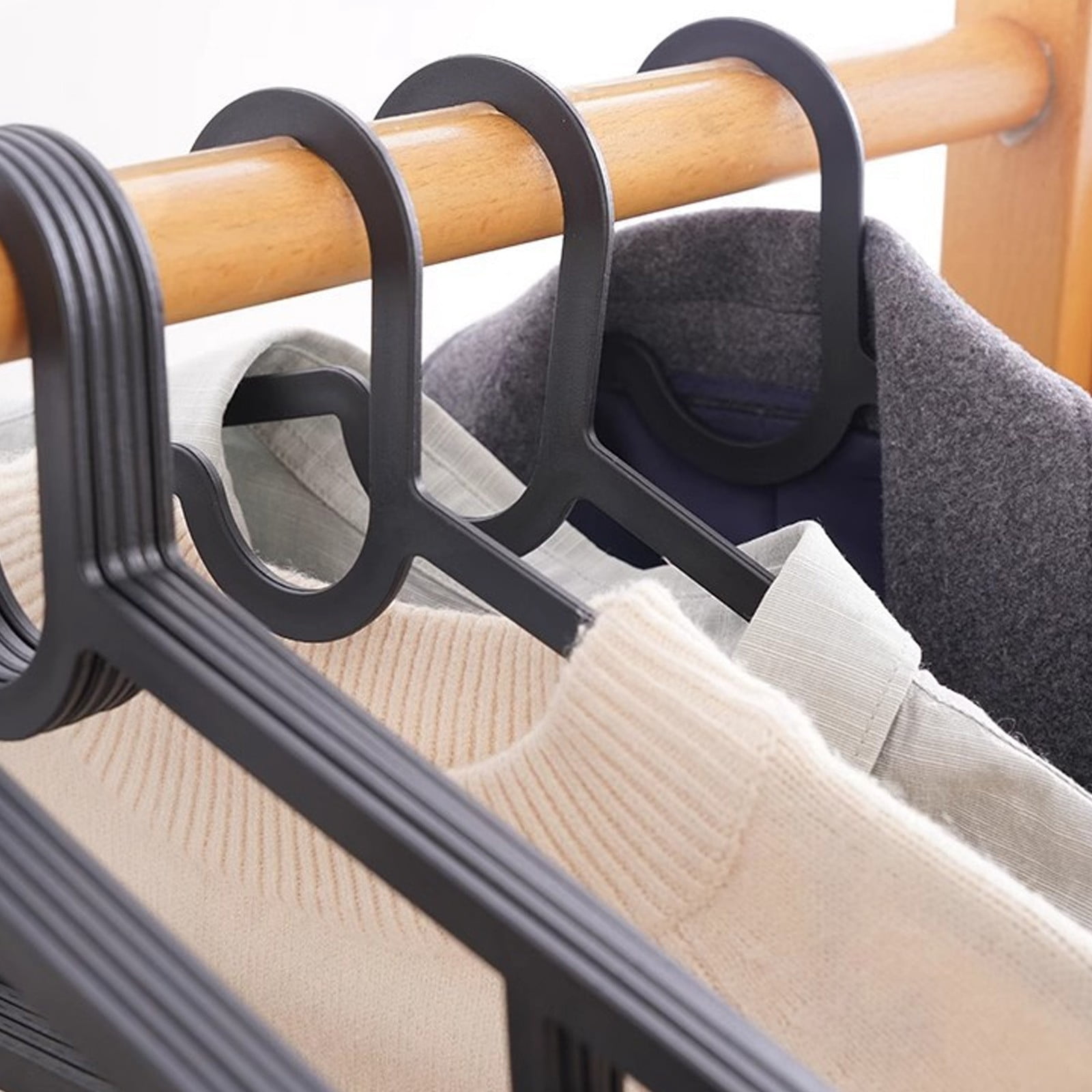 Lwlmwt 11-Pack Plastic Hangers - Heavy Duty Clothes Hangers for Home Use, Non-Slip Garment Hangers with Rust-Proof Hooks, Space-Saving Design for Closet/Retail Display