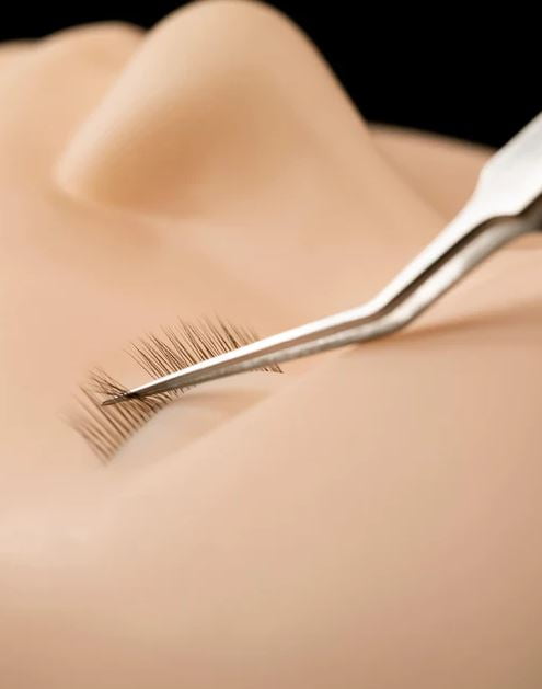 Amber Lash Mannequin Head with Reusable Multi-Layered Lashes For Lash Extension and Permanent Makeup Practice