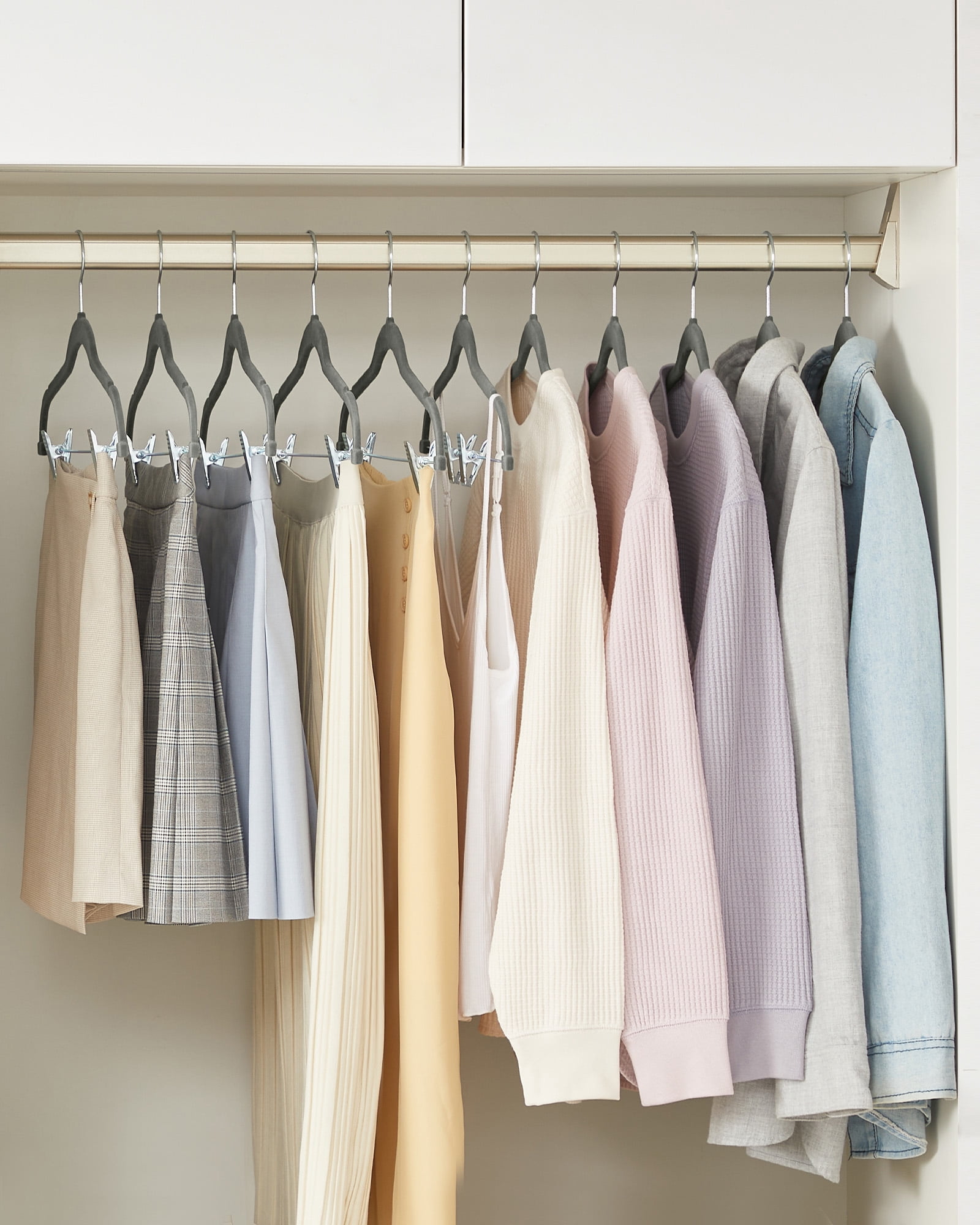 30-Pack Pants Hangers, 16.7-Inch Long Velvet Hangers with Adjustable Clips, Heavy-Duty, Non-Slip Skirt Hangers, Velvet Pants Hangers