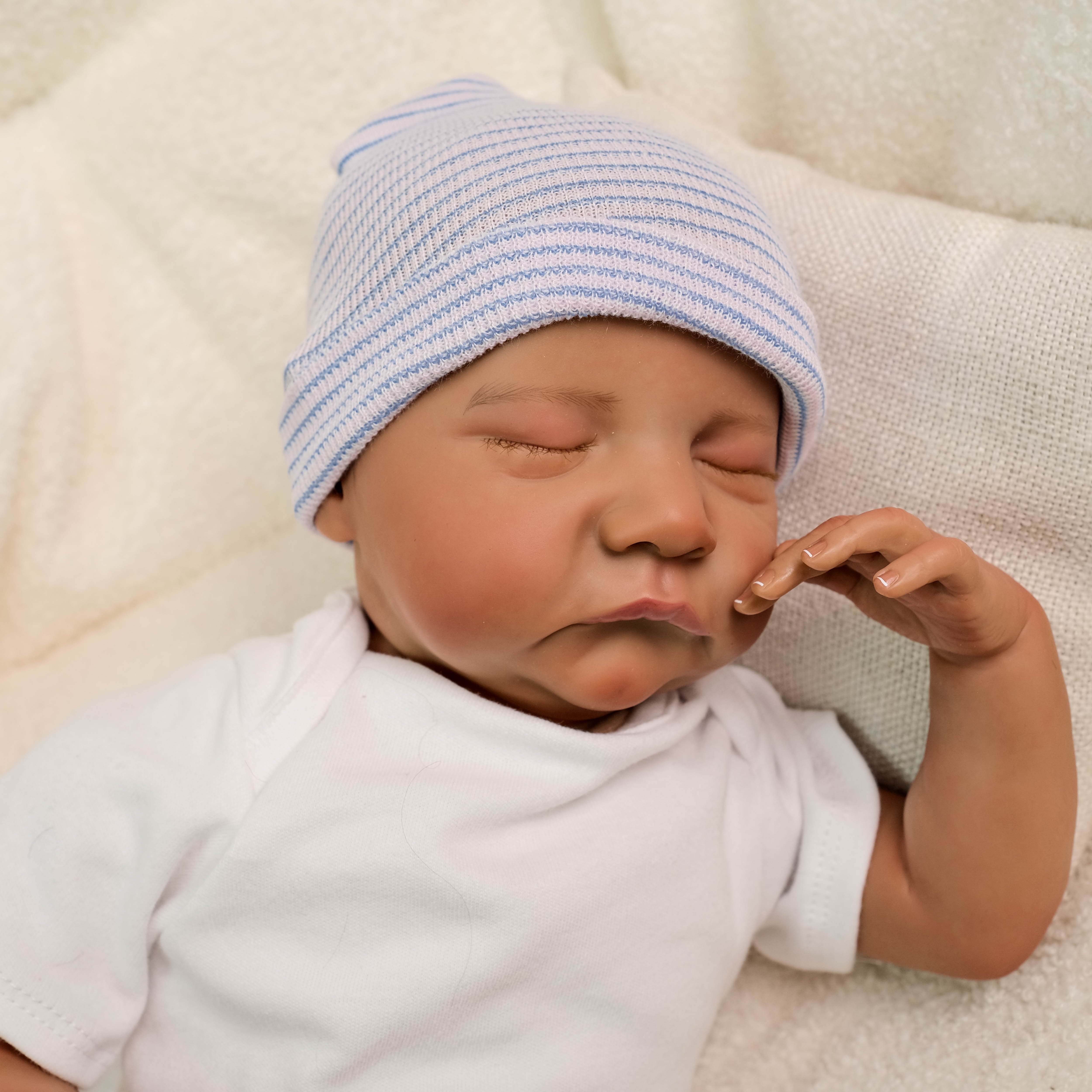Lifelike Reborn Baby Dolls 19 inch Cloth Body Sweet Sleeping Real Life Baby Dolls With Doll Accessories And Gift Box For 3+ Years Old Gifts