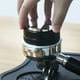thumbnail image 4 of Injueey Tamper de café, apisonamiento ajustable, distribuidor de energía Manual de doble cabeza, portafiltro, nivelador, distribución, Juegos de servir café y té 53 mm, 4 of 6