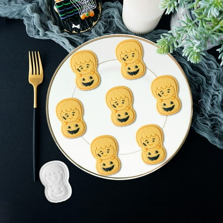 

1 Piece Halloween Plunger Biscuit Mold Cookie Cutters 12D Mini Fondant Cookie Stampers for DIY Cake Baking Decoration Supplies