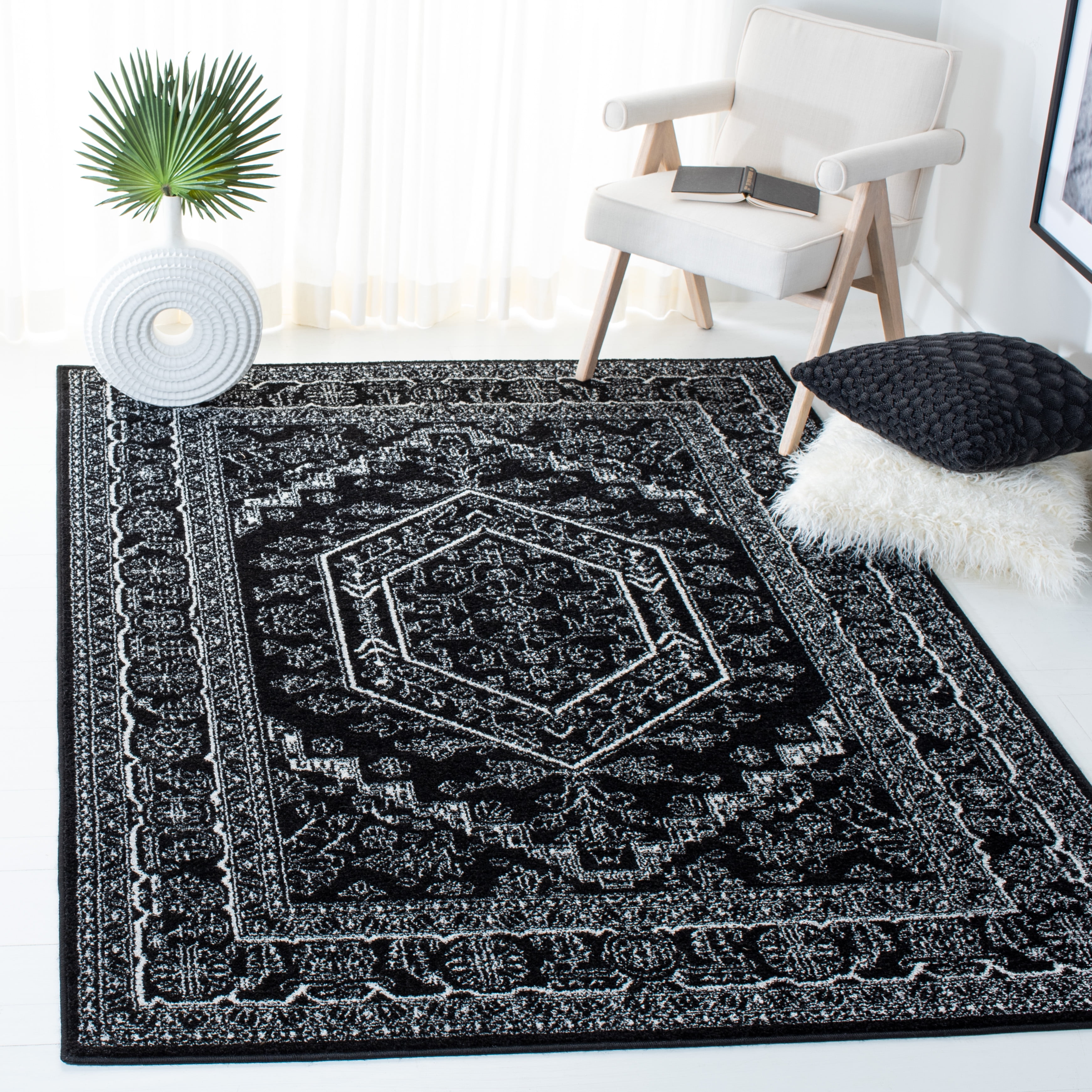 Safavieh Adirondack Xavier Oriental Area Rug, Black/Ivory, 6' x 9'
