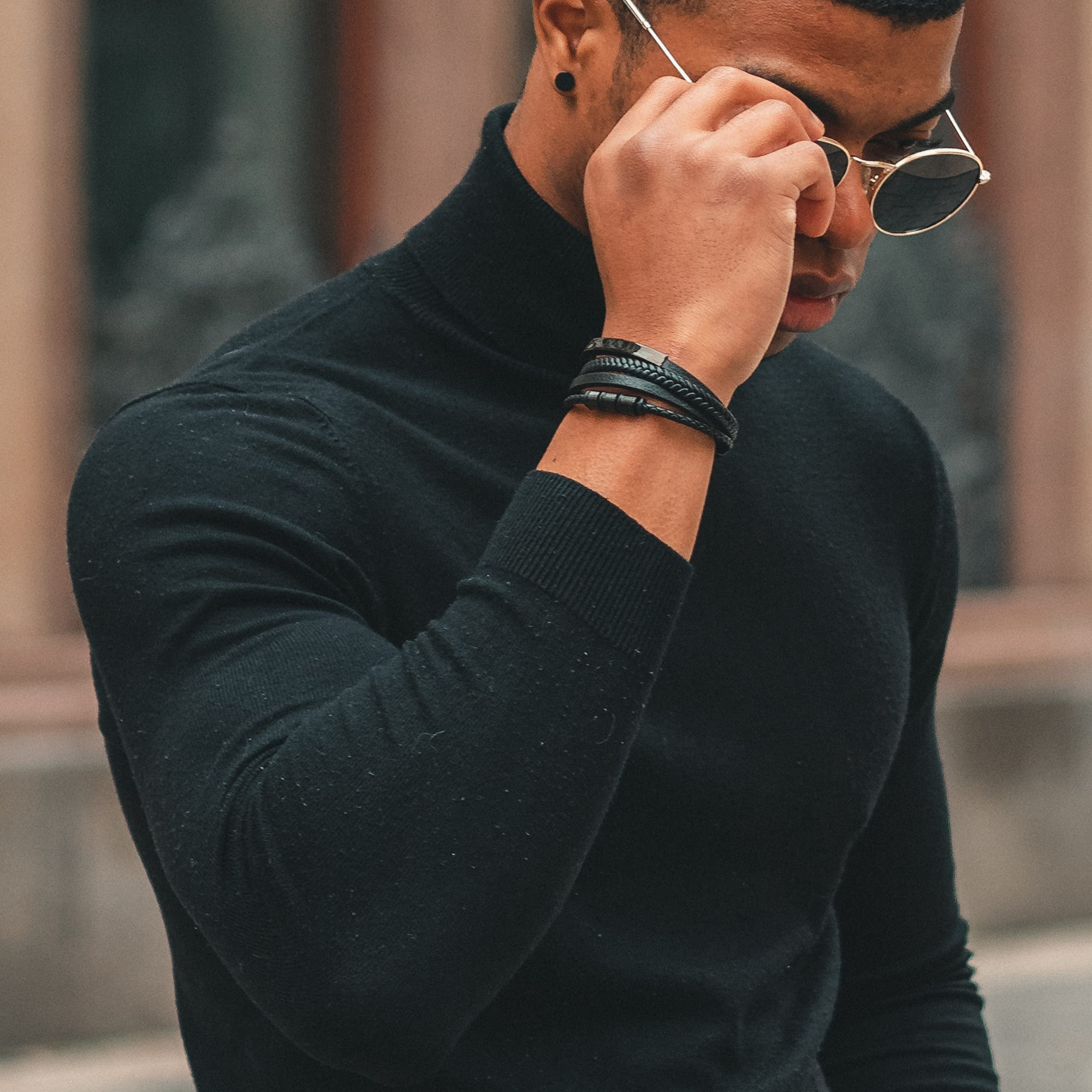 SERASAR Leather Bracelet for Men "Brave" with stainless steel magnetic closure, Black 17cm, including gift box
