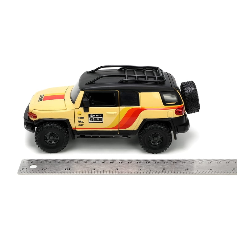 Just Trucks 1:24 Toyota FJ Cruiser with Rack Die-cast Car Yellow