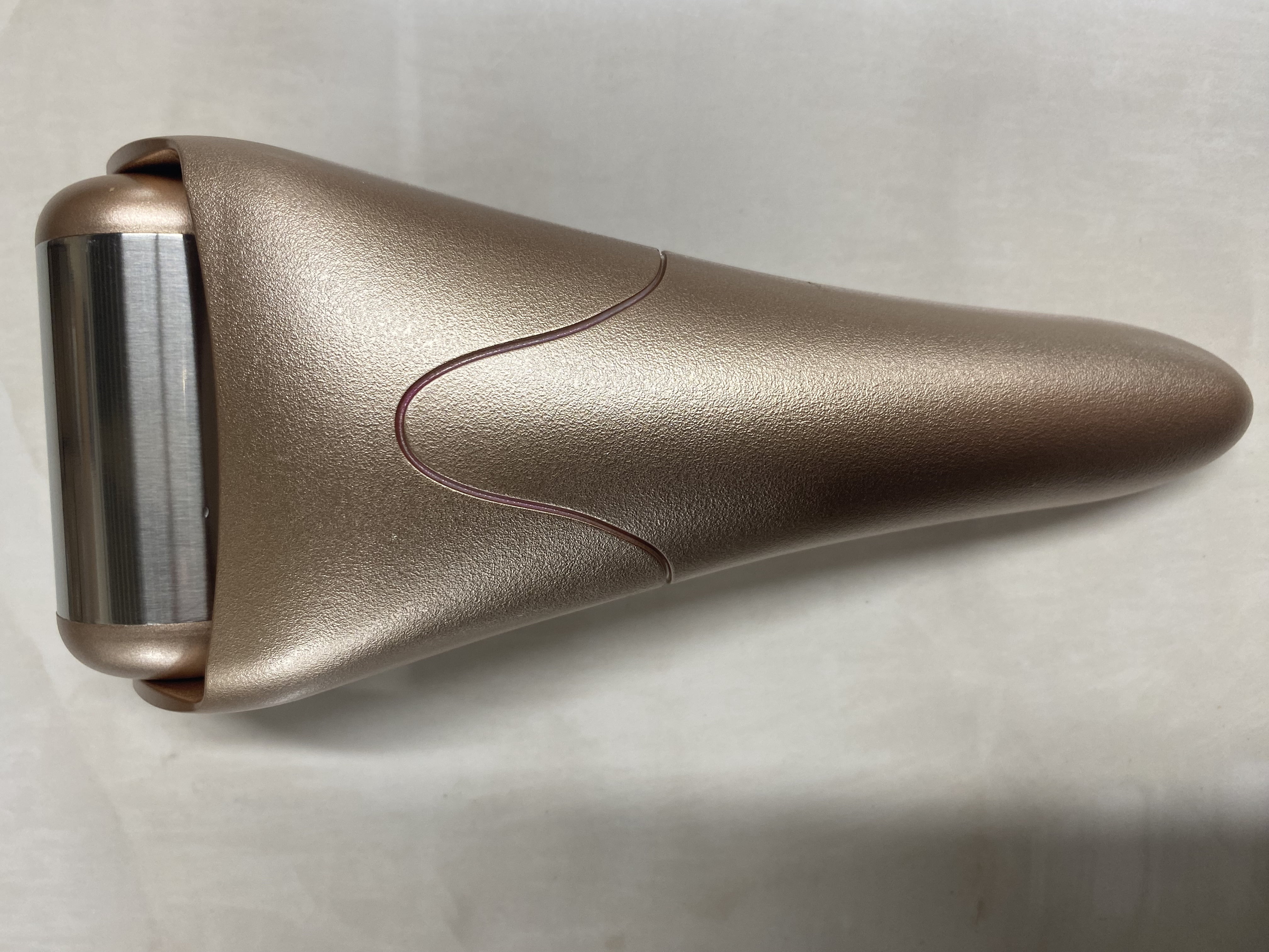 Deluxe ICE roller, daily Revitalize, refresh and rejuvenate skin with hand held freeze it roll devise