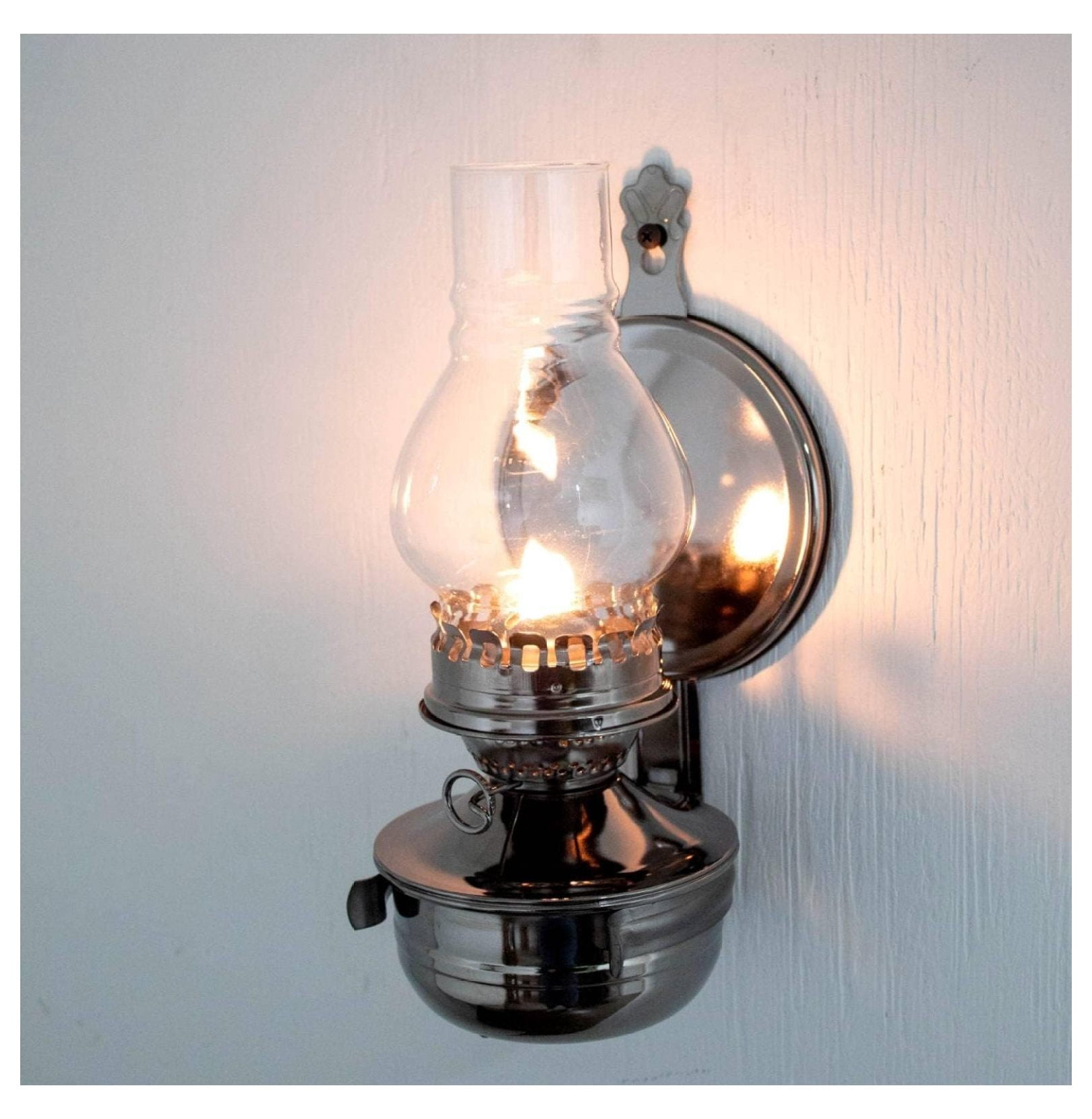 Lehman's Woodshed Wall Mount Oil Lamp, 20 Ounce Oil or Kerosene Fuel Lantern with Removable Reflector for Wall or Table, 3/4 Inch Wick, Indoor Use