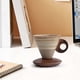 thumbnail image 1 of Elegante taza cónica de cerámica con asa y base de madera | Diseño vintage en forma de embudo para café vertido | Capacidad de 200 ml, 1 of 6