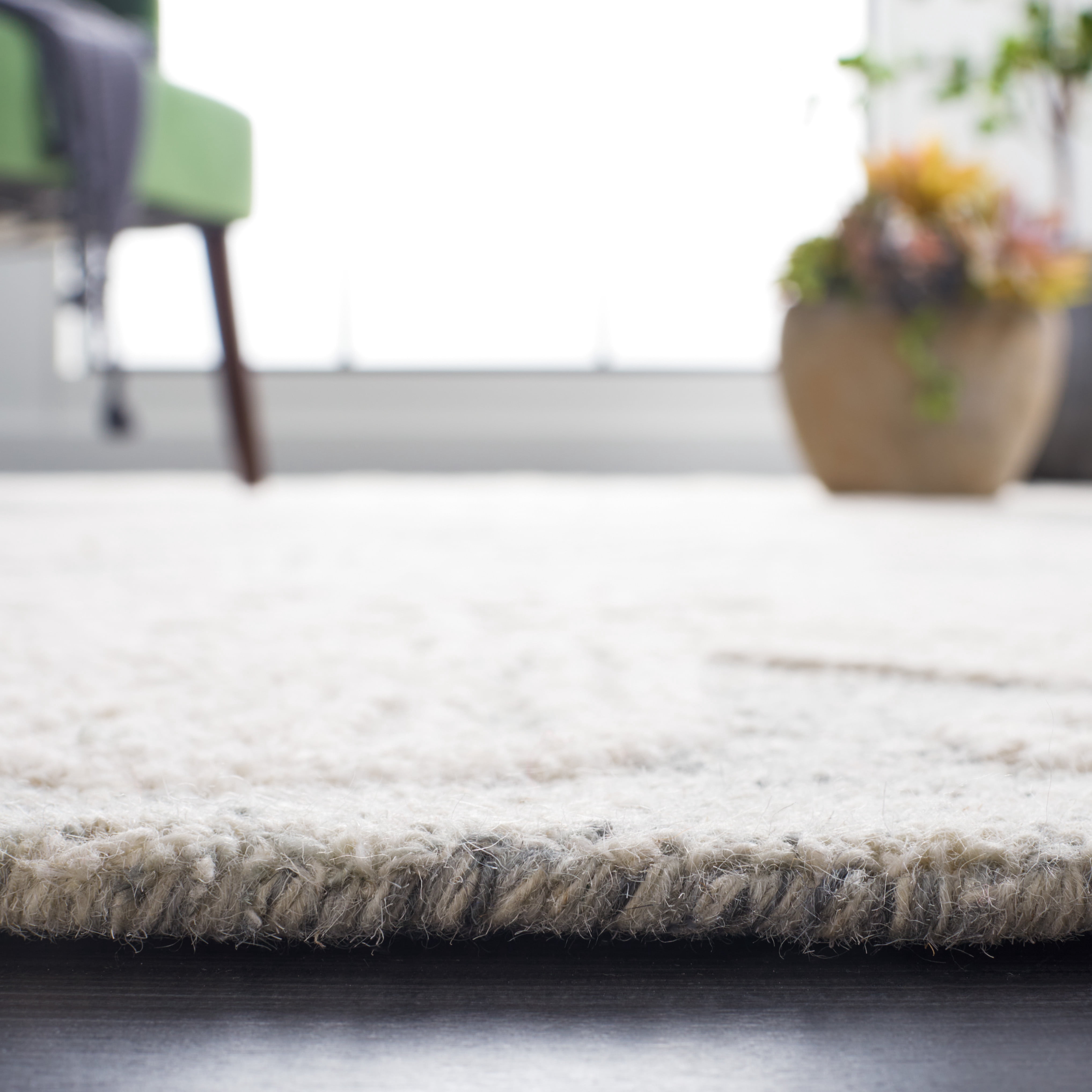 SAFAVIEH Jardin Natalie Floral Wool Area Rug, Gray/Ivory, 6' x 6' Square