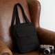 thumbnail image 5 of Bolso Bandolera Multifuncional de Lona para Mujer, Ideal para Portátil, con Acolchado Protector para Tablet, Perfecto para El Trabajo y La Oficina., 5 of 6