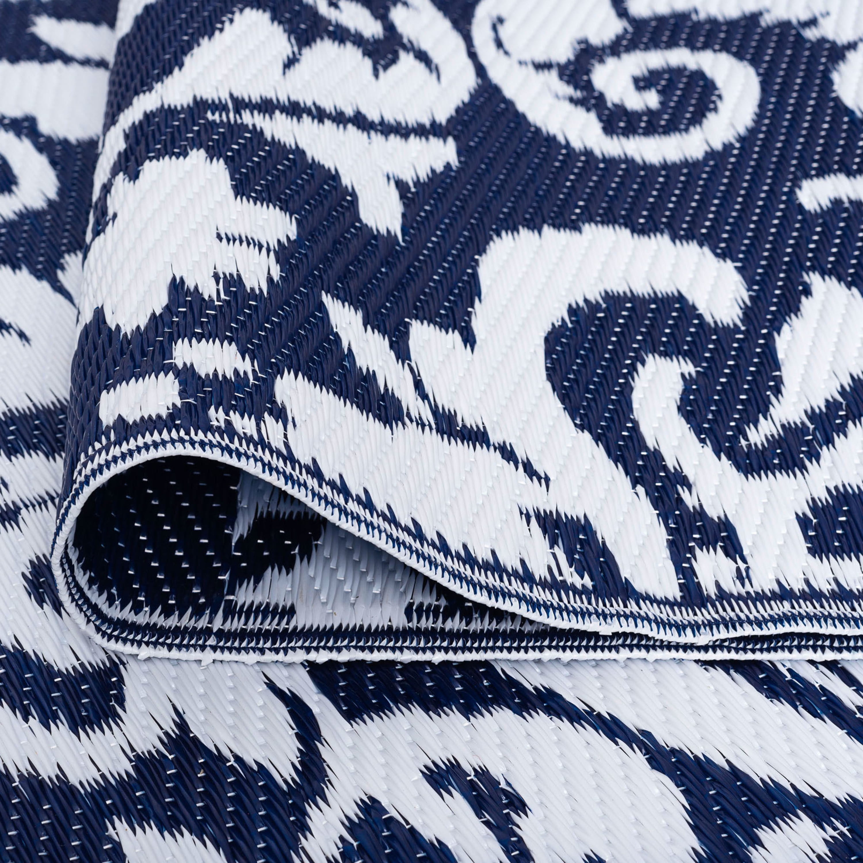 5x7 Reversible Navy and White Polypropylene Outdoor Scroll Area Rug