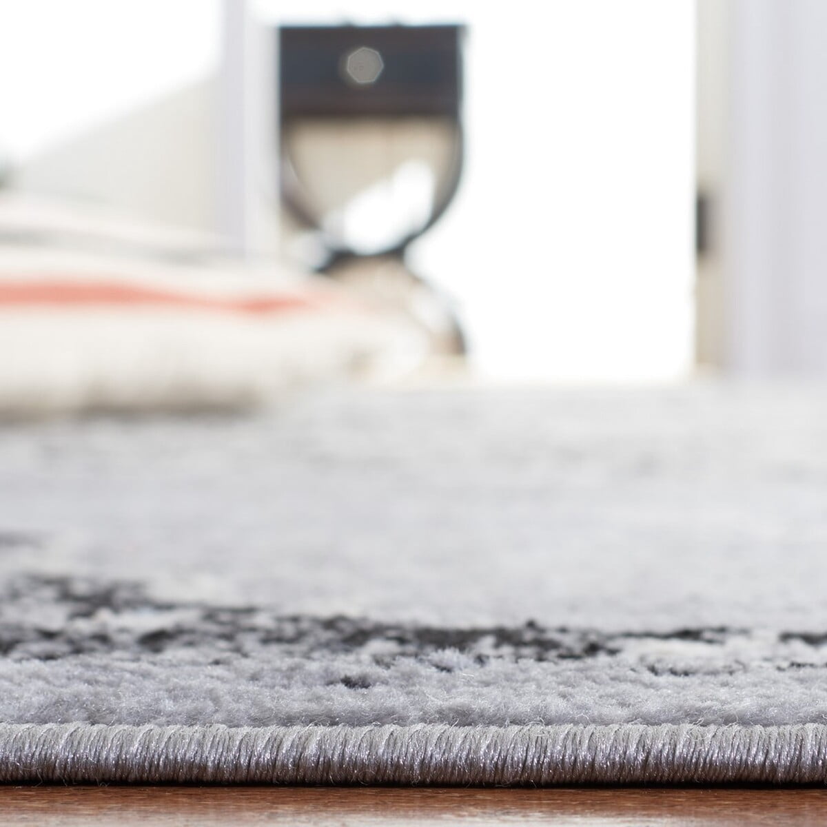 SAFAVIEH Brentwood Dimitri Floral Bordered Runner Rug, 2' x 8', Grey/Black
