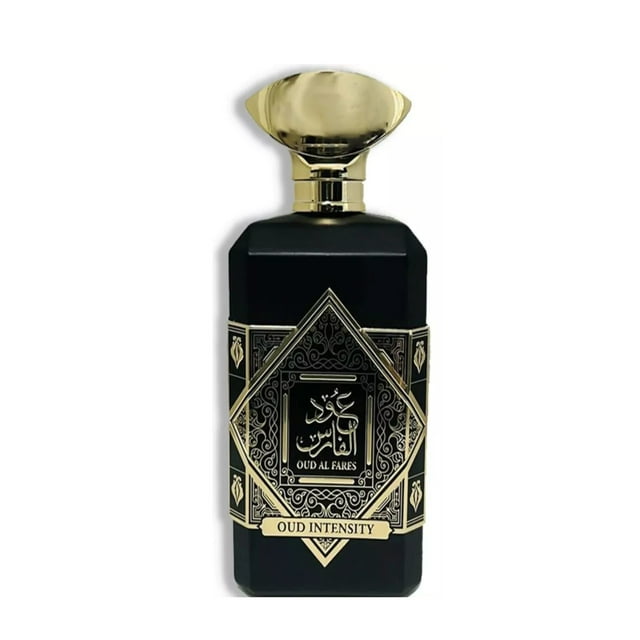 perfume oud al fares oud intense edp 100ml unisex botella negra rectangular de 100 ml con tapón dorado, panel frontal con diseño geométrico árabe y rótulo 'Oud Intensity' y 'Oud Al Fares', sugiere notas de salida de azafrán, nuez moscada y lavanda y corazón de madera de agar.