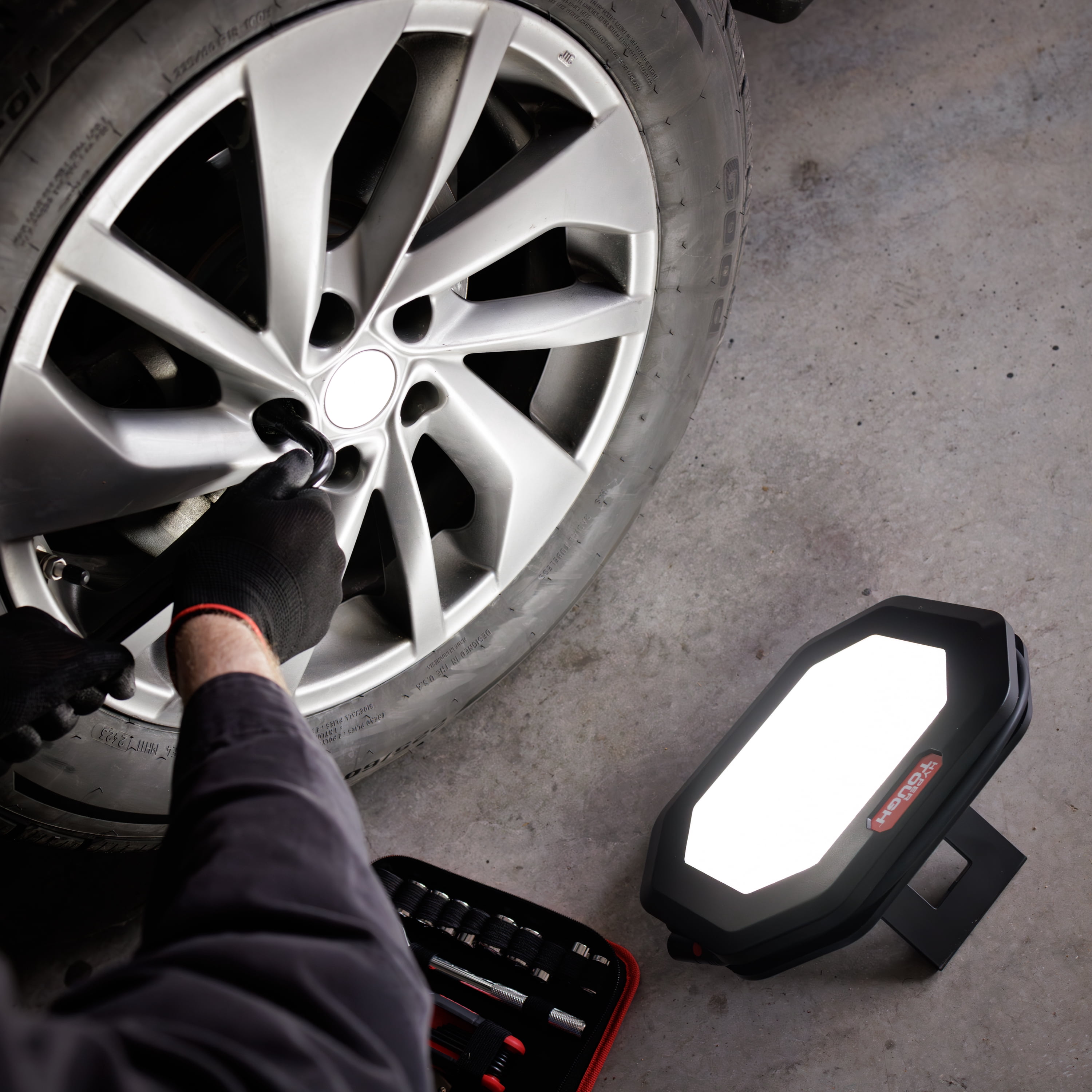 フルスペクトルLEDライト タイマー付シーンコントロール BLACK BOX Hyper Tough 600 Lumen Universal Under-Car Work Light With Lithium