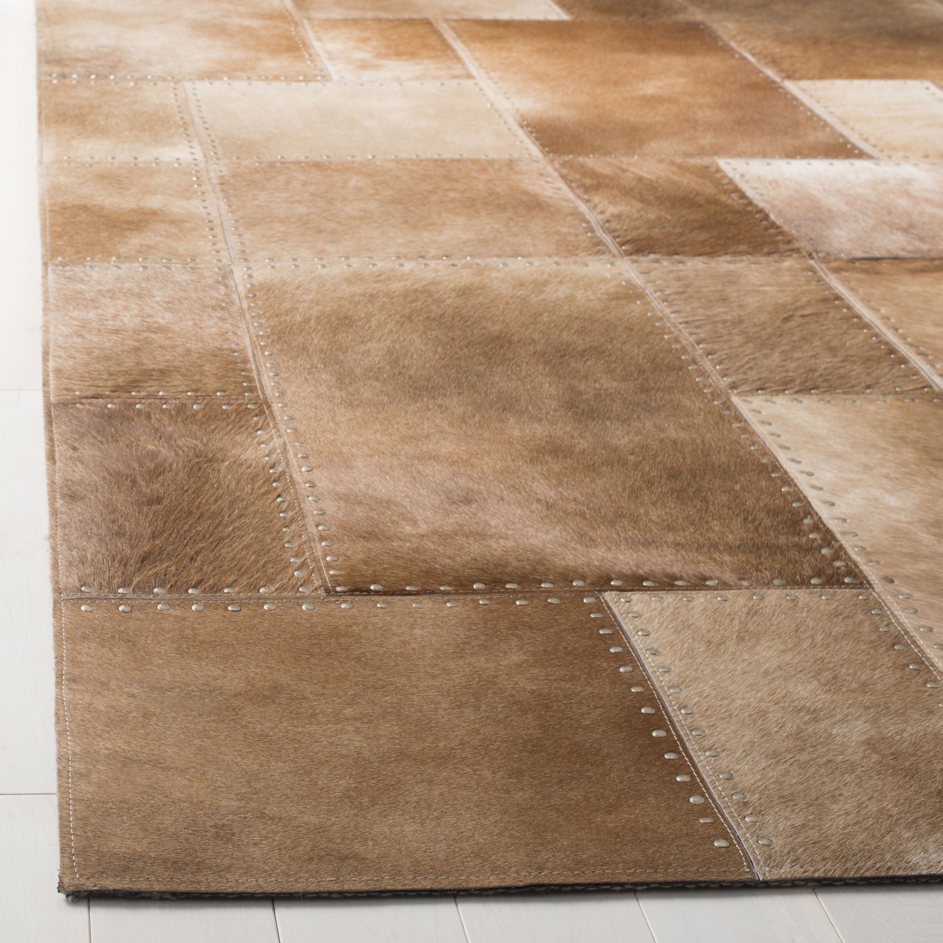 SAFAVIEH Studio Leather Juniper Geometric Runner Rug, Beige, 2'3" x 7'