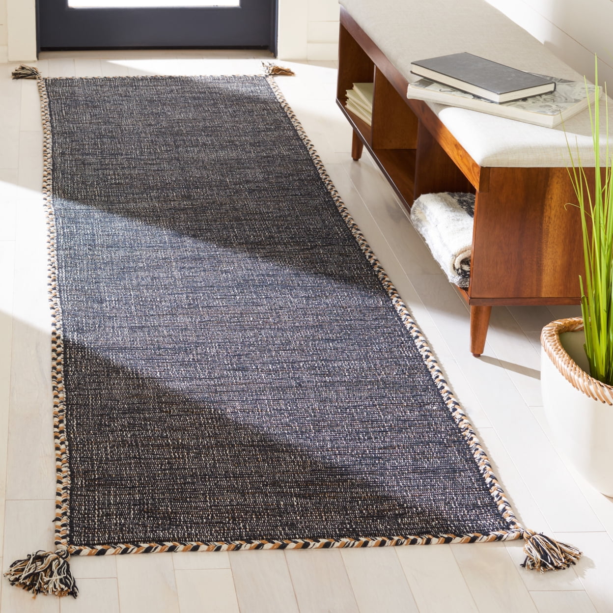 SAFAVIEH Montauk Bijar Jace Solid Soft Braided Cotton Runner Rug, Beige/Black, 2'3" x 7'