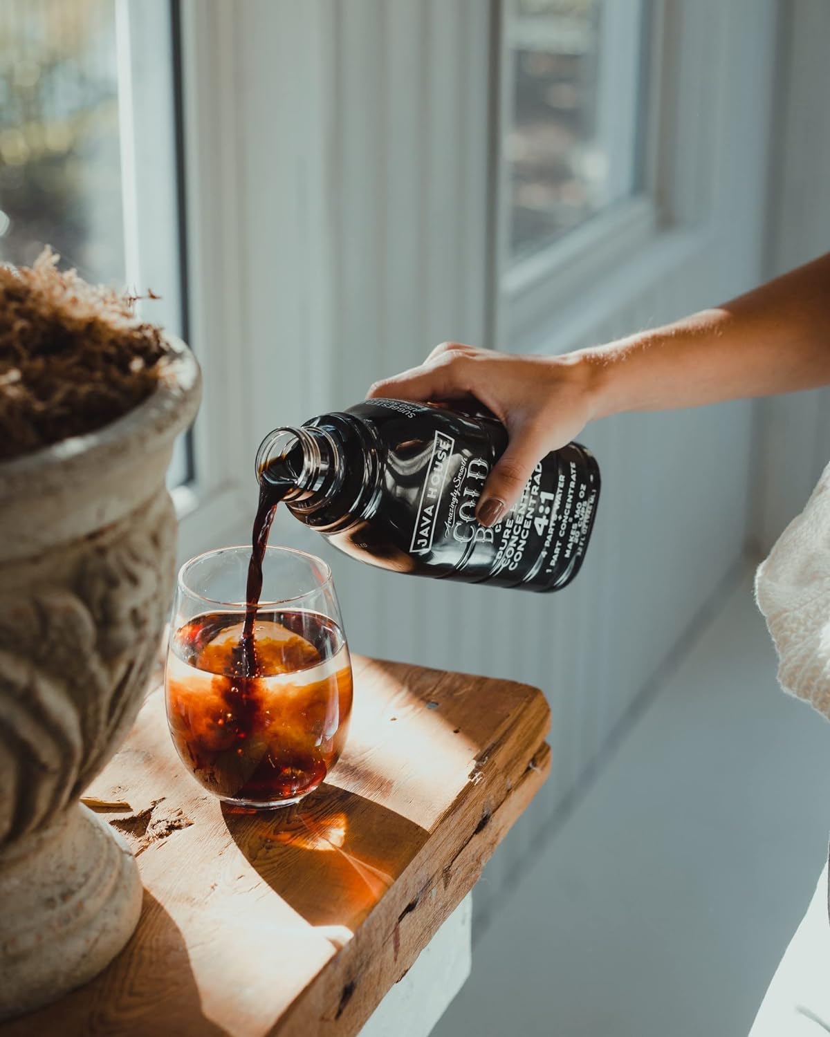 JAVA HOUSE COLD BREW COFFEE CONCENTRATE – PREMIUM 100% ARABICA BLACK COLD BREW – SMOOTH FLAVOR WITH MOLASSES AND COCOA NOTES – 32OZ BOTTLE (MAKES 20 CUPS) – 4:1 CONCENTRATE, SERVE HOT OR ICED