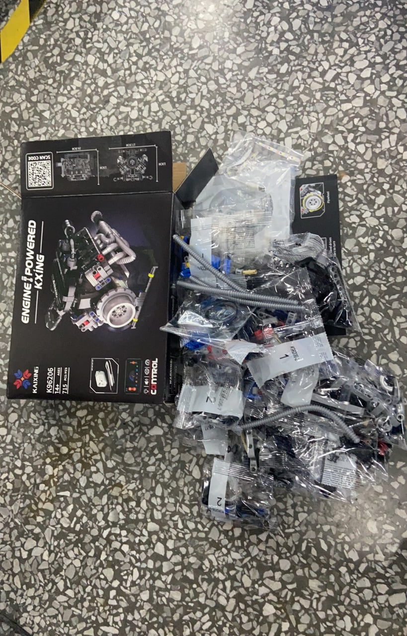 V8 Engine STEM Kit: Working Toy with Visible Car Model, Motor, Lights & App Control, Build Your Own for 14+ Adults Kids ,Office facade decoration(715PCS)