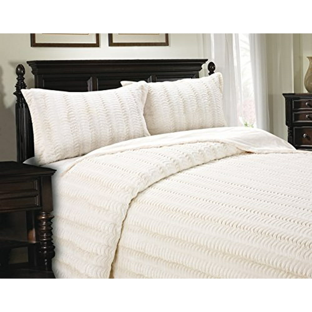 Embossed Faux Mink Full/Queen Blanket in Cream