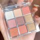 thumbnail image 4 of Paleta de sombras de ojos con purpurina, resistente al agua y de larga duración., 4 of 5