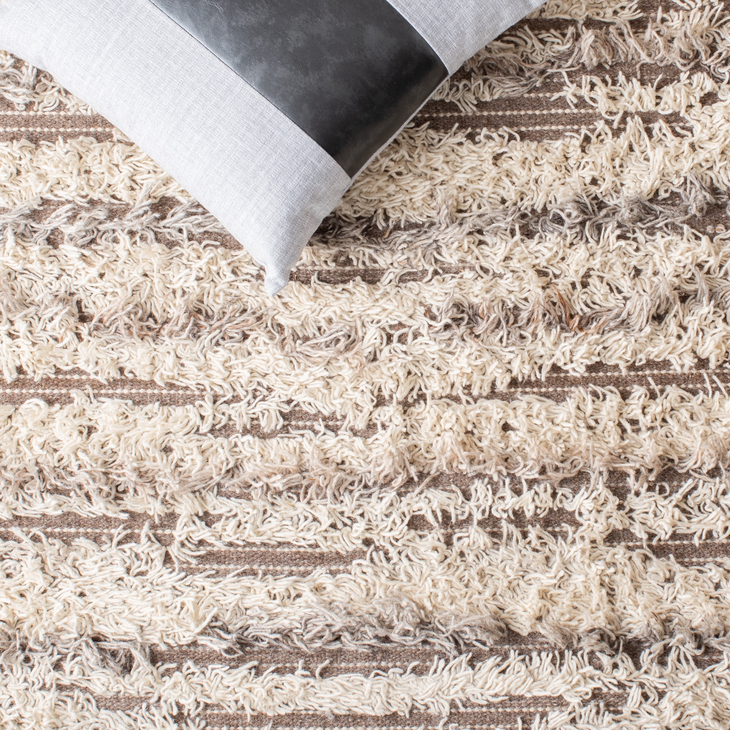 SAFAVIEH Casablanca Dominic Distressed Wool Area Rug, Natural/Ivory, 5' x 8'