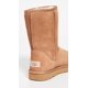 thumbnail image 5 of Botas UGG Classic Short II para mujer, color castaño, talla 06, 5 of 6