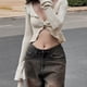 thumbnail image 5 of Camiseta corta de manga larga para mujer, dobladillo con volantes, top irregular, camiseta corta sexy de manga larga con cuello en V, Beige, 5 of 5