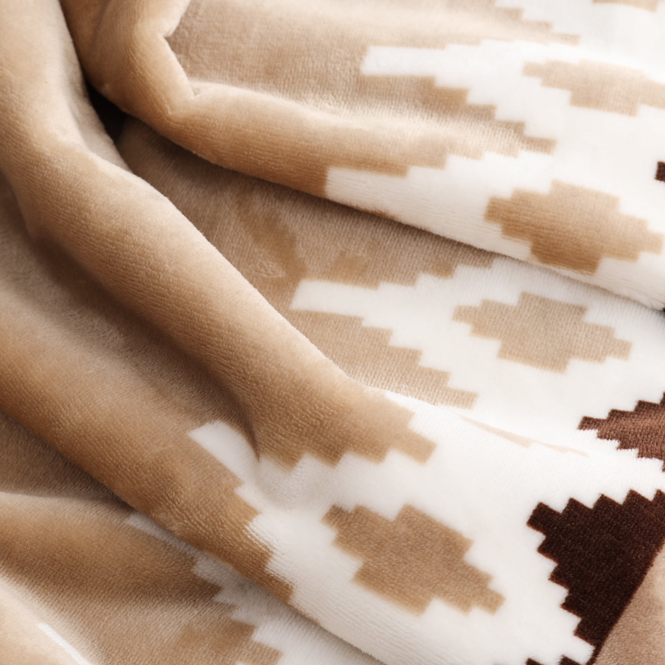 Better Homes & Gardens Border Printed Velvet Plush and Faux Fur Super Soft Throw Blanket, Oversized, Lindir Border Beige
