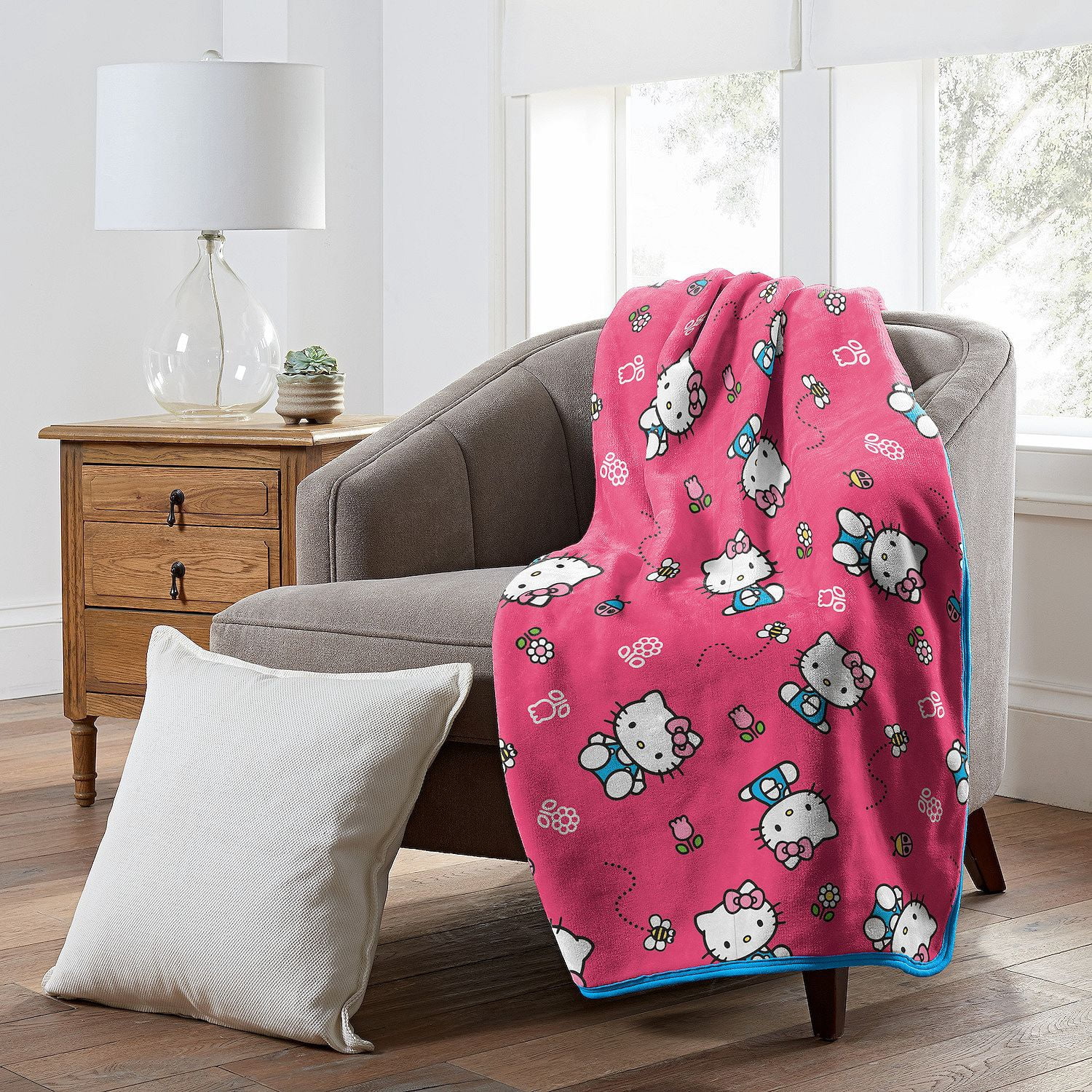 Hello Kitty Sweet Bug Throw Blanket 46in x60in