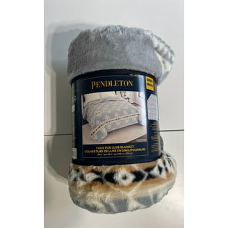 PENDLETON クイーンブランケット 98x92インチ Pendleton Home Collection Sherpa Avra Valley Teal Queen Blanket