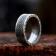 thumbnail image 4 of Anillo de acero inoxidable con nudo celta para hombre, anillo de acero de titanio con letras simples a la moda, 4 of 5