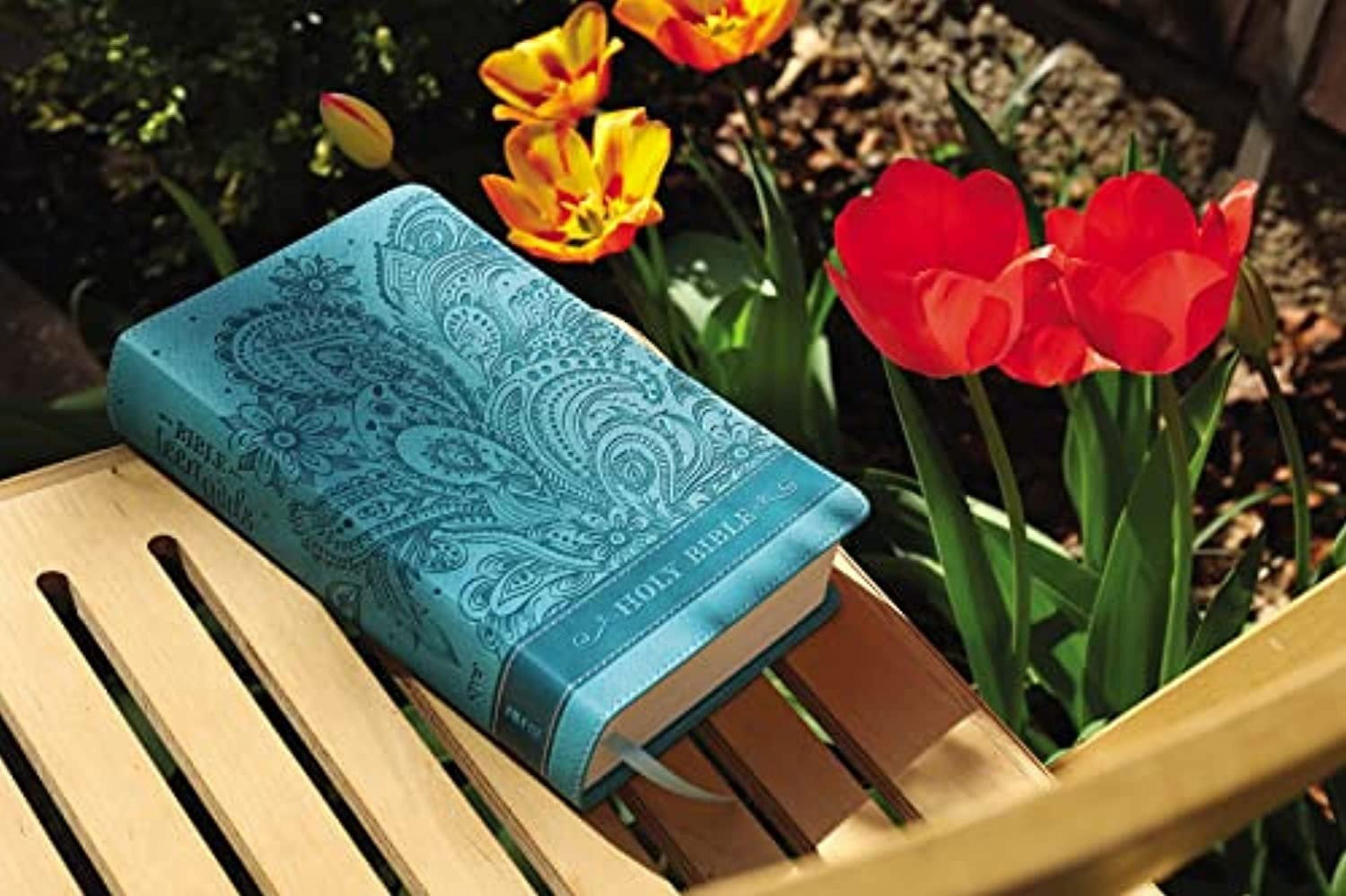 Niv, Bible for Teen Girls, Leathersoft, Blue, Thumb Indexed Tabs: Growing in Faith, Hope, and Love - The Perfect Christi, (Hardcover)