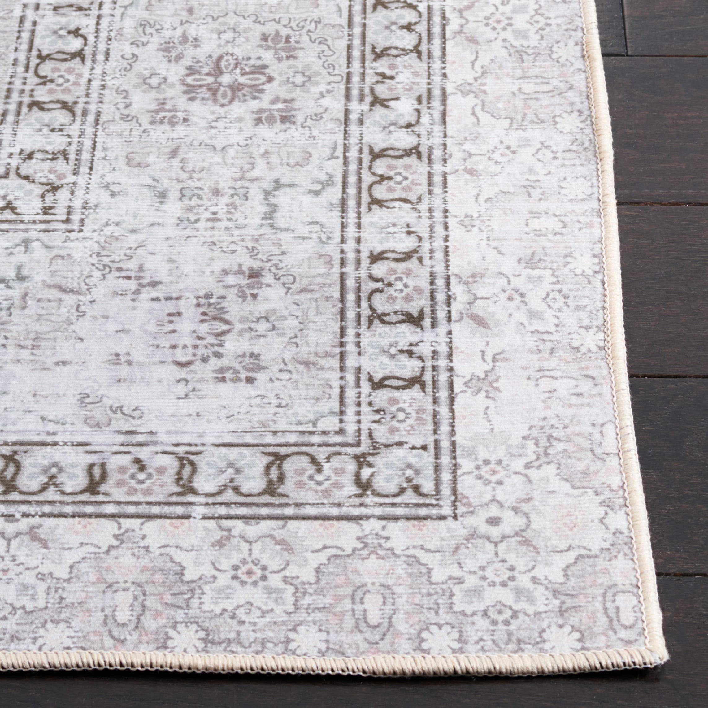SAFAVIEH Tucson Toby Traditional Machine Washable Area Rug, 4' x 6', Beige/Light Green
