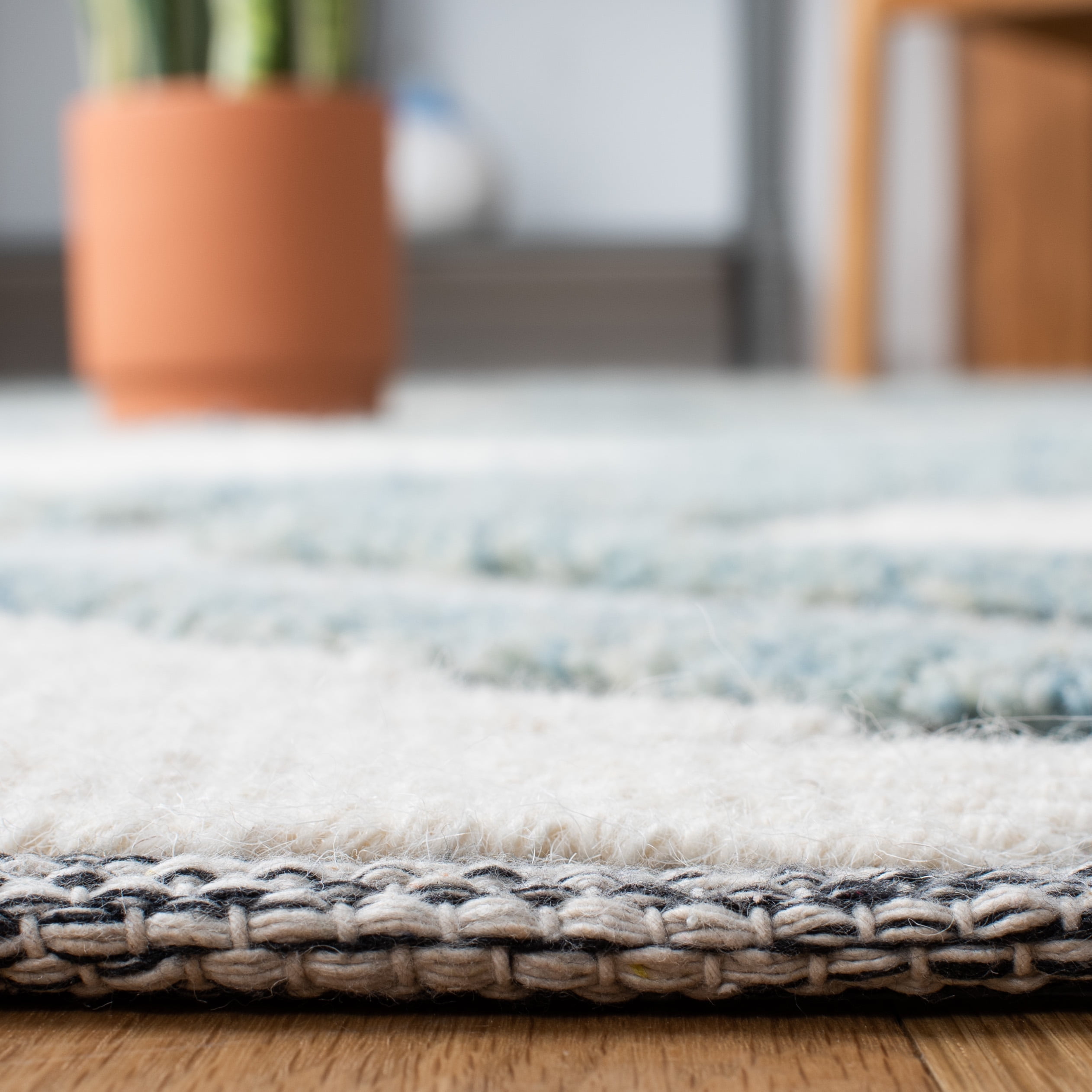 SAFAVIEH Vermont Yorick Geometric Area Rug, Blue/Ivory, 6' x 6' Square