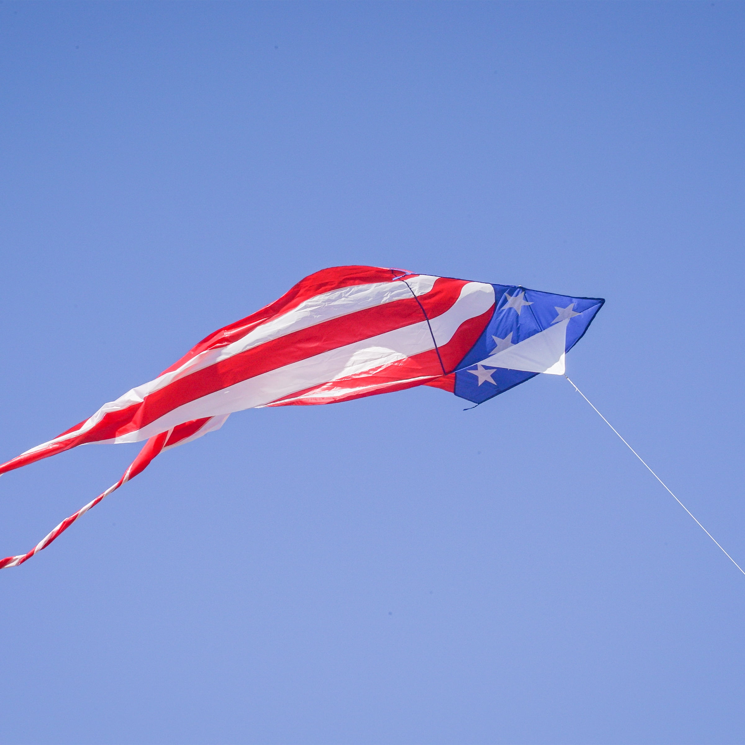 In the Breeze 3012 — Patriotic Delta Kite with 19-1/2-Feet Flowing Tails — Stars and Stripes Easy-Flying Kite