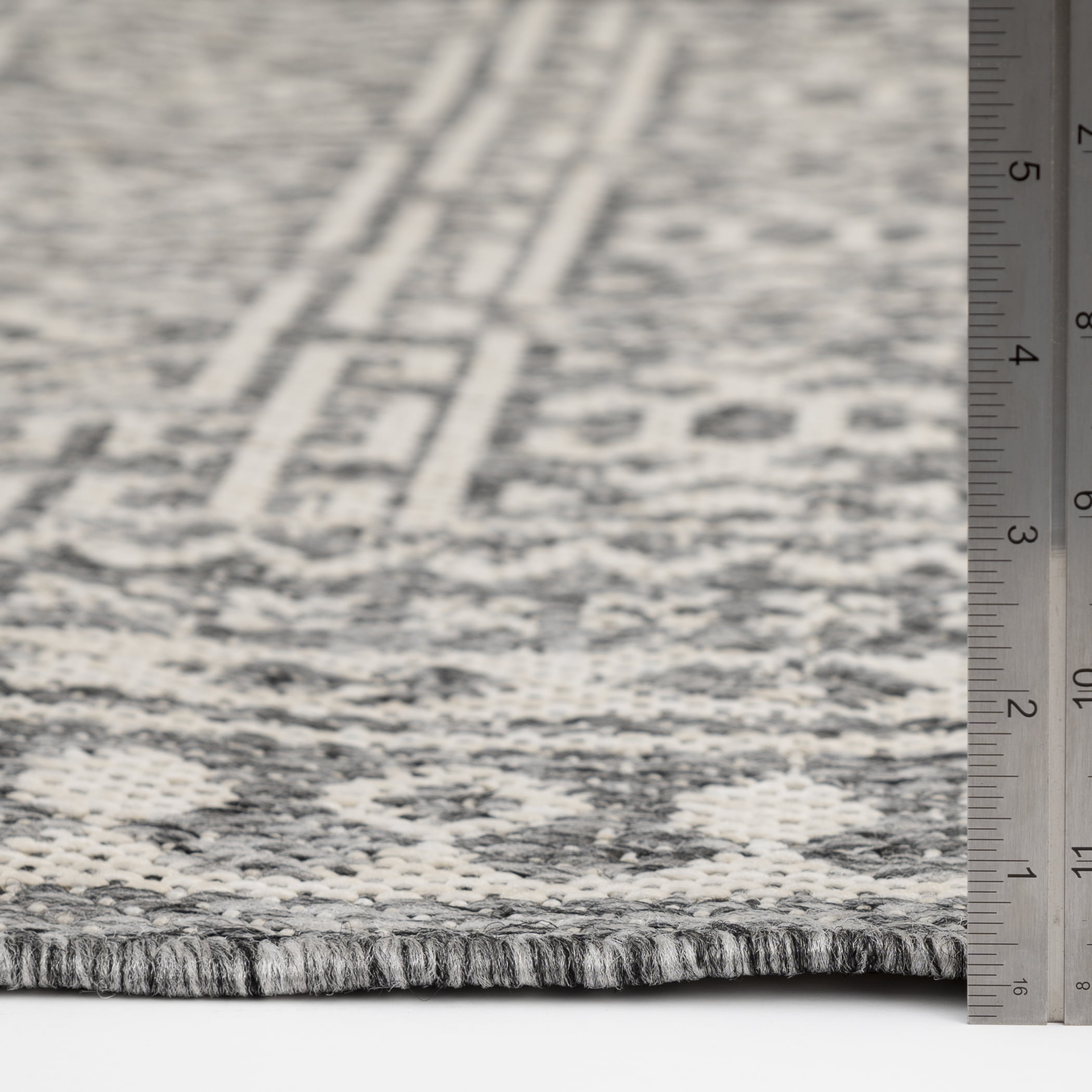 Mainstays 6 ft 6 in Round Gray Medallion Outdoor Area Rug
