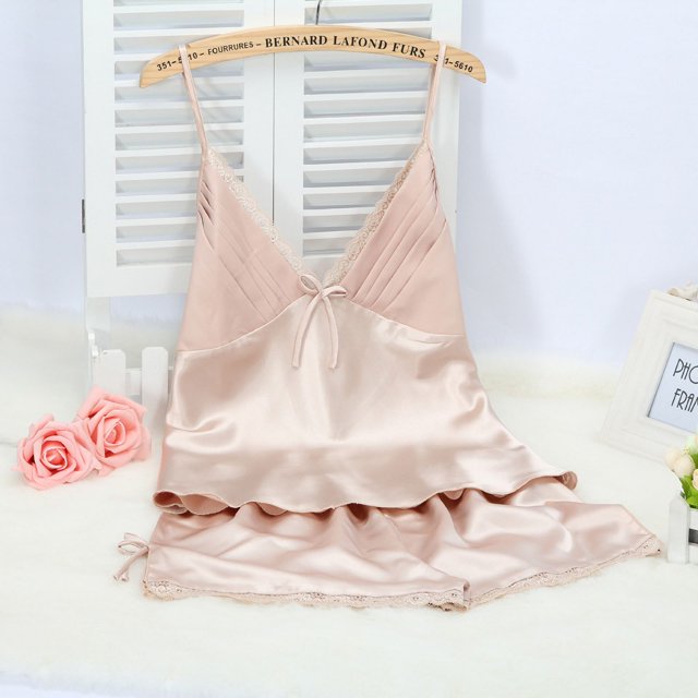 Pijama de tirantes de primavera y verano para mujer, traje de dos piezas de seda de hielo sexy, pantalones cortos de seda colgantes, ropa fina de gran tamaño para el hogar